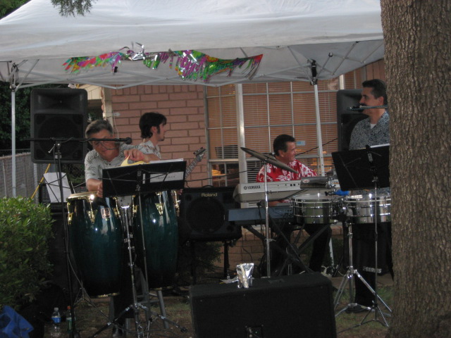 617x456 pixels (115K)